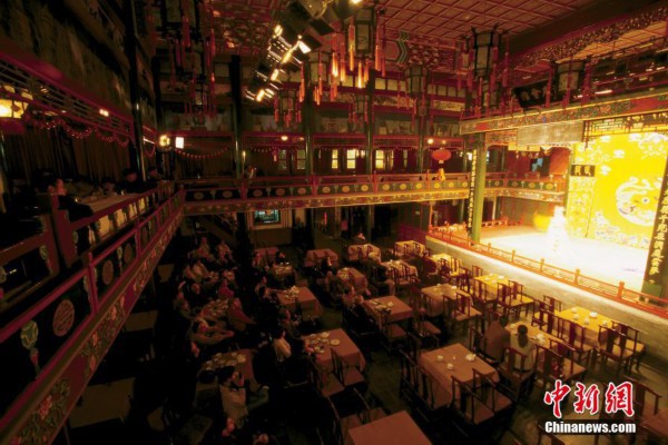 成都河边烧烤，养生茶饮两不误(成都河边烧烤在哪里)